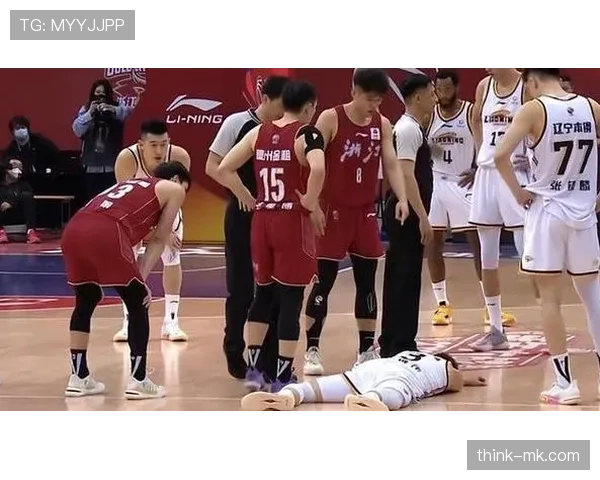 防守犯规的判罚标准与裁判执行细则解析